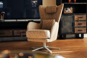 Polstersessel mit Leopardenprint