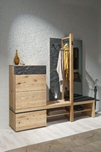 Garderobe aus Holz und Elementen in Granitoptik