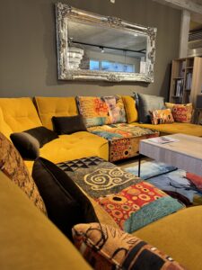 Polstercouch ARIANNE PLUS von FAMA in extravaganter Designerstoff-Kombination, Bezüge waschbar
