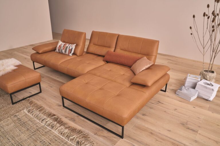Designercouch MAILAND in Wildlederoptik, mit extrabreiter Kuschelecke