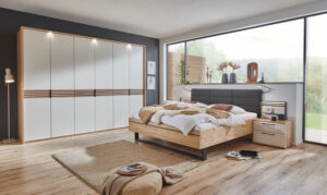 designorientiertes Schlafzimmer CASABLANCA in Balkeneiche furniert/Lack sand kombiniert