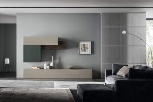 modernes Wohnzimmer mit beiger Wohnzimmerwand und dunkelgrauem Stoffsofa