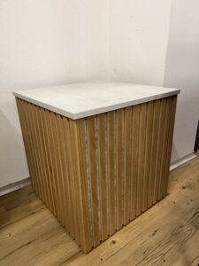 Couchtisch in Akustikpaneel-Optik