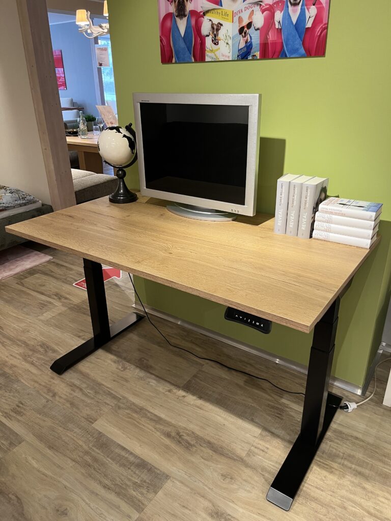 höhenverstellbarer Schreibtisch