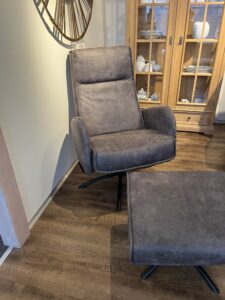 Ledersessel in grau mit Fußhocker